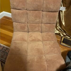 Plush Tan/gold Floor Chair